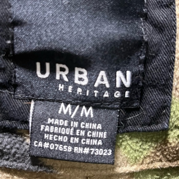 2 for $25 Men’s green Camo hooded Onesie size medium M - Picture 2 of 3